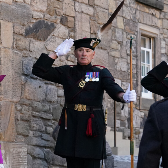 La reine Elizabeth II dévoile une plaque au nouveau musée nouveau Argyll and Sutherland Highlanders au château de Stirling, Ecosse, Royaume Uni, le 29 juin 2021.