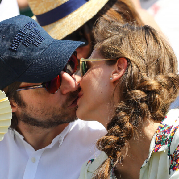 Ophélie Meunier et son mari Mathieu Vergne - Célébrités dans les tribunes du Rolex Monte-Carlo Masters 2018 à Roquebrune Cap Martin, France, le 21 avril 2018.  Celebs attend Rolex Masters Monte Carlo 2018 in Roquebrune Cap Martin, France, on April 20th 2018 