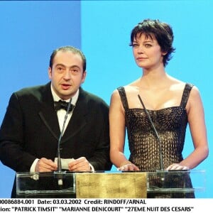 Marianne Denicourt et Patrick Timsit aux César en 2002. 