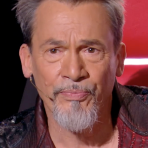 Florent Pagny très ému et les larmes aux yeux dans "The Voice All Stars" - TF1