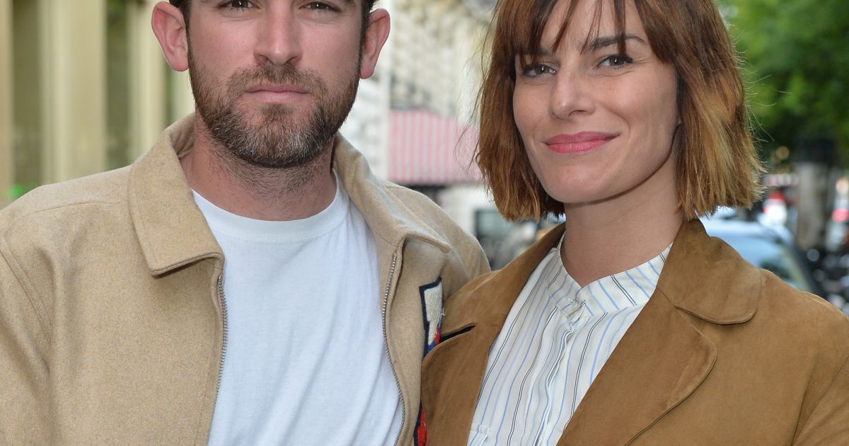 Fauve Hautot As A Couple Who Is His Charming Partner Jules Renault