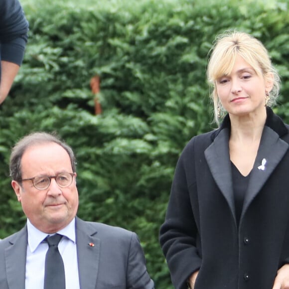 François Hollande et sa compagne Julie Gayet - Claude Chirac, son mari Frédéric Salat-Baroux et son fils Martin Rey-Chirac se sont rendus au musée du président Jacques Chirac de Sarran en Corrèze le 5 octobre 2019. Le conseil départemental de la Corrèze y organise une journée du souvenir et de l'amitié, à la mémoire de Jacques Chirac. Un hommage public, ouvert à tous, où un banquet attend les convives. Tête de veau, pommes du Limousin et fromage local sont au menu, en souvenir du coup de fourchette de Jacques Chirac et de son attachement au terroir corrézien. © Patrick Bernard/Bestimage