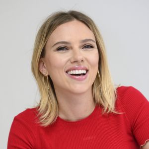 Scarlett Johansson est considérée comme une des plus belles femmes de la planète. Son sosie, Kate Shumskaya, séduit tout autant !