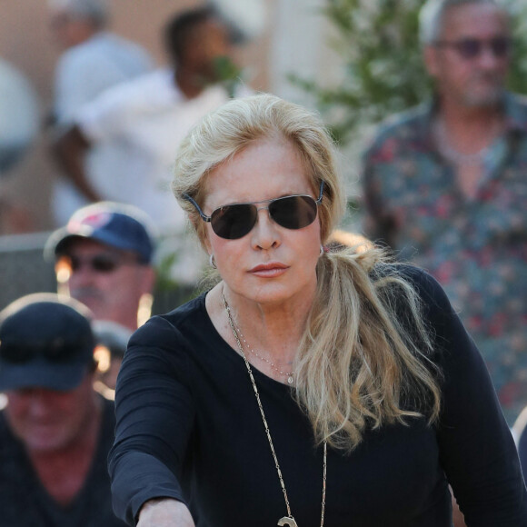 Semi-exclusif - Sylvie Vartan - Challenge Henri Salvador 2019, Un tournoi VIP de Pétanque "Souvenir Henri-Salvador" organisé chaque année à l'Ile-Rousse par le Sport Pétanque Ile-Rousse, en Corse, France, le 13 Septembre 2019. S.Vartan est la marraine d'honneur de cette édition 2019; J.Dutronc est venu pour faire le show, avant le coup d'envoi en faisant sauter le bouchon d'une bouteille et d'aller à la rencontre du public. A noter aussi que les "Amies de Julie" étaient là pour poursuivre leur combat pour J.Douib assassinée au mois de Mars dernier à l'Ile-Rousse par son ex-mari et pour toutes les violences faites aux femmes. © Olivier Sanchez/Crystal/Bestimage