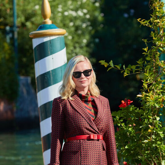 Kirsten Dunst arrive au Lido pour le 78ème festival international du film de Venise, la Mostra le 1er septembre 2021.