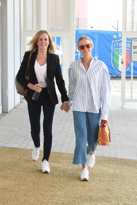 Kate Bosworth et et sa mère Patricia arrivent à l'aéroport de Venise en marge du 78ème festival international du film de Venise, la Mostra le 31 août 2021.