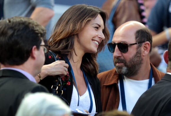 Kad Merad et sa compagne Julia Vignali assistent au match de football Bordeaux/ Marseille au stade de Bordeaux le 14 Mai 2107. © Patrick Bernard-Quentin Salinier/ Bestimage