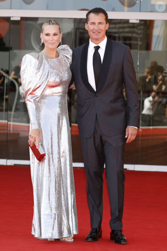 Molly Sims et son mari Scott Stuber - Première du film "The power of the dog" lors du 78ème Festival International du Film de Venise, la Mostra. Le 2 septembre 2021  