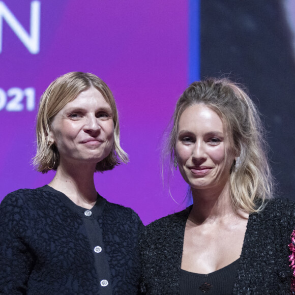 Clémence Poésy, enceinte de son troisième enfant, a remis à Dylan Penn l'Hollywood Rising-Star Award lors de la 47ème édition du Festival du Cinéma Américain de Deauville. Le 4 septembre 2021. © Olivier Borde/Bestimage