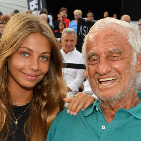 Exclusif - Jean-Paul Belmondo et sa fille Stella - Gala de boxe "No Limit Episode IX" organisé par B. Asloum (ancien champion du monde de boxe) en plein air au théâtre Tivol au Cannet le 18 juillet 2019. © Bruno Bebert/Bestimage 