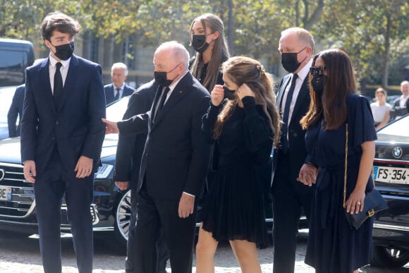 Augustin James, François Pinault, Valentina Pinault, Mathilde Pinault, François-Henri Pinault et sa femme Salma Hayek - Obsèques de Florence Rogers-Pinault en l'Église Saint-Sulpice à Paris