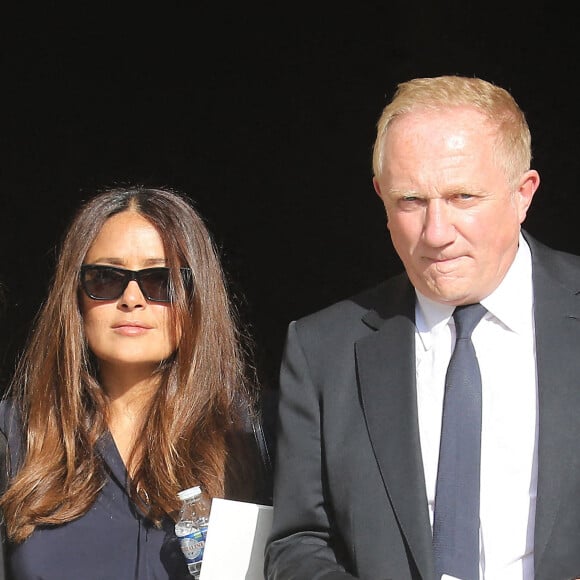 Salma Hayek et son mari François-Henri Pinault - Sorties des obsèques de Florence Rogers-Pinault en l'Église Saint-Sulpice à Paris, le 8 septembre 2021.