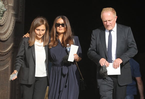 Salma Hayek et son mari François-Henri Pinault - Sorties des obsèques de Florence Rogers-Pinault en l'Église Saint-Sulpice à Paris, le 8 septembre 2021.