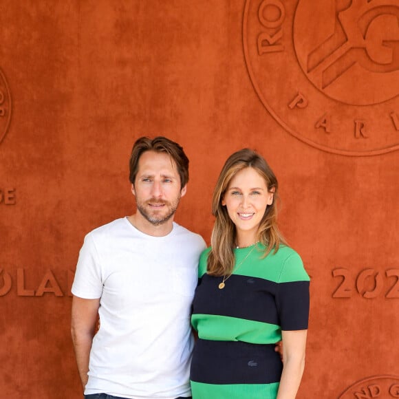 Ophélie Meunier (enceinte) et son mari Mathieu Vergne au village des Internationaux de France de tennis de Roland Garros à Paris, France, le 11 juin 2021. © Dominique Jacovides/Bestimage 