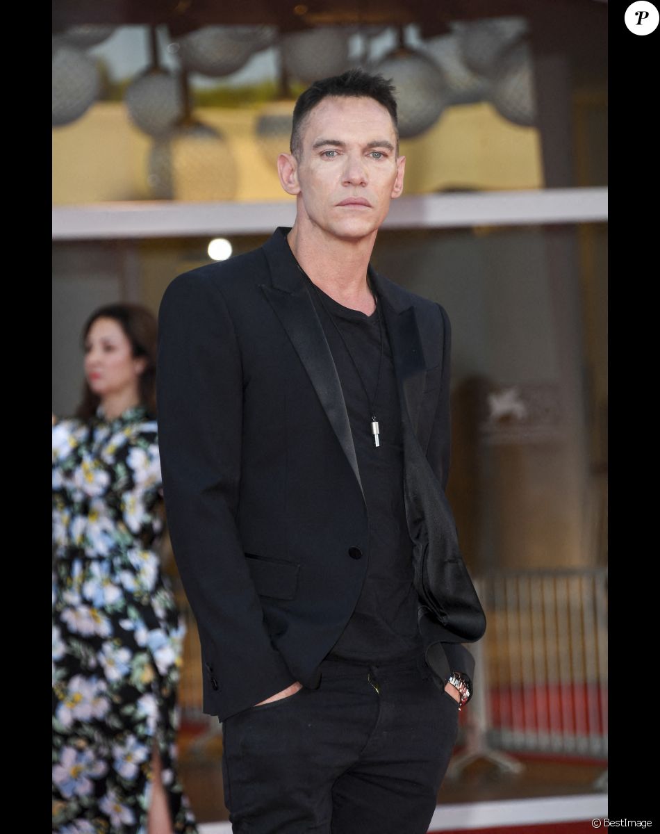 Jonathan Rhys-Meyers assiste à la projection du film "American Night" lors du 78ème Festival International du Film de Venise, la Mostra. Le 8 septembre 2021