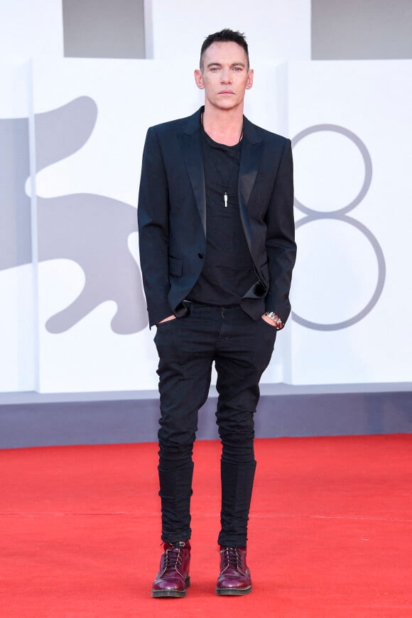 Jonathan Rhys-Meyers assiste à la projection du film "American Night" lors du 78ème Festival International du Film de Venise, la Mostra. Le 8 septembre 2021