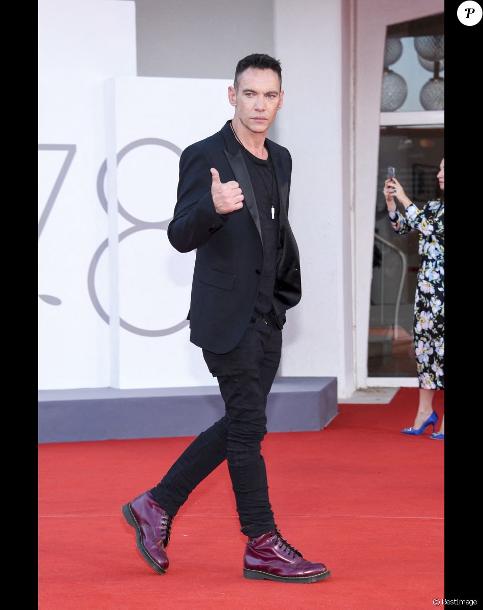 Jonathan Rhys-Meyers assiste à la projection du film "American Night" lors du 78ème Festival International du Film de Venise, la Mostra. Le 8 septembre 2021