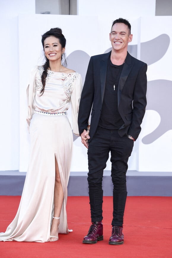 Jonathan Rhys-Meyers et son épouse Mara Lane Rhys-Meyers assistent à la projection du film "American Night" lors du 78ème Festival International du Film de Venise, la Mostra. Le 8 septembre 2021