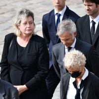 Hommage à Jean-Paul Belmondo : son fils Paul épaulé par sa femme Luana dans la douleur