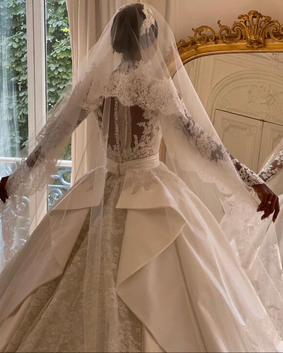 Le mannequin Jasmine Tookes s'est mariée dans une robe Zuhair Murad. Septembre 2021.