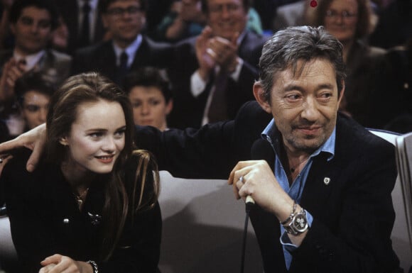Archives -  Vanessa Paradis et Serge Gainsbourg lors de l'émission "Sacrée Soirée", le 16 mars 1990 à Paris. © Bernard Leguay via Bestimage
