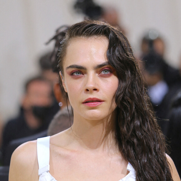 Cara Delevingne assiste au Met Gala 2021 consacré à l'exposition "Celebrating In America: A Lexicon Of Fashion" au Metropolitan Museum of Art. New York, le 13 septembre 2021.