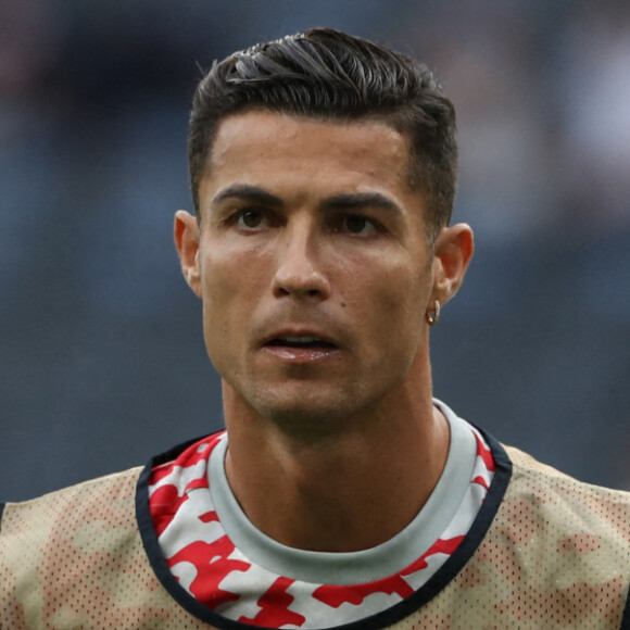 Cristiano Ronaldo a blessé une stewart avant le match "BSC Young Boys vs Manchester United" au Stade de Suisse. Le footballeur s'est fait pardonner.
