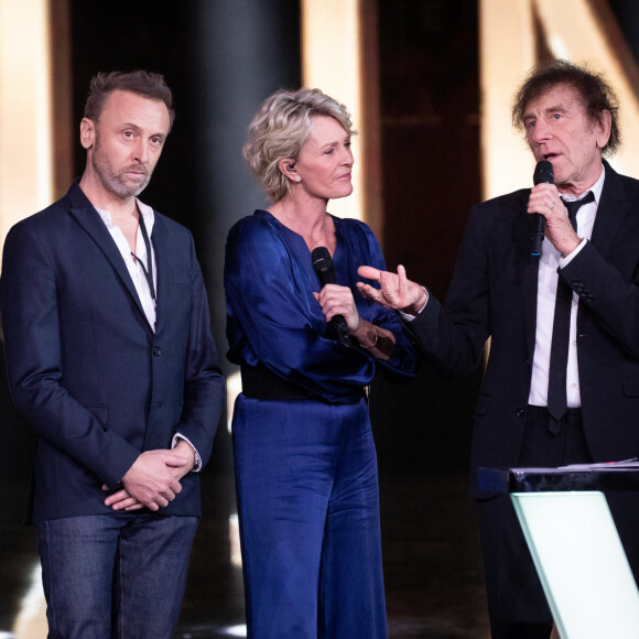 Sophie Davant, Alain Souchon et ses fils Pierre Souchon et Ours (Charles Souchon) - 35e cérémonie des Victoires de la musique à la Seine musicale de Boulogne-Billancourt, le 14 février 2020. © Cyril Moreau/Bestimage