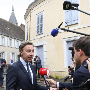 Stéphane Bern lors d'une rencontre avec les habitants de Illiers-Combray en Eure-et-Loir après la visite du Musée Marcel Proust - Maison de Tante Léonie le 15 septembre 2021. © Stéphane Lemouton / Bestimage 