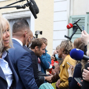 La première dame Brigitte Macron lors d'une rencontre avec les habitants de Illiers-Combray en Eure-et-Loir après la visite du Musée Marcel Proust - Maison de Tante Léonie le 15 septembre 2021. © Stéphane Lemouton / Bestimage 