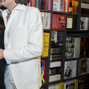 Frédéric Beigbeder et sa femme Lara Micheli (enceinte) - Lancement du livre "Le Caca's Club" de Frédéric Beigbeder, Guillaume Rappeneau et Christophe Tison à la librairie Assouline à Paris, le 9 octobre 2015.