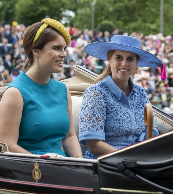 La princesse Beatrice d'York et la princesse Eugenie d'York - La famille royale britannique et les souverains néerlandais lors de la première journée des courses d'Ascot 2019, à Ascot, Royaume Uni, le 18 juin 2019. 