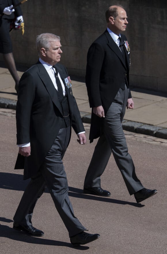 Le prince Andrew, duc d'York, le prince Edward, comte de Wessex - Arrivées aux funérailles du prince Philip, duc d'Edimbourg à la chapelle Saint-Georges du château de Windsor, le 17 avril 2021. 