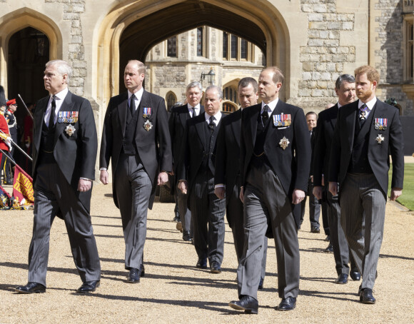 Le prince Andrew, duc d'York, le prince Edward, comte de Wessex, le prince William, duc de Cambridge, Peter Phillips, le prince Harry, duc de Sussex, David Armstrong-Jones, comte de Snowdon, Sir Timothy Laurence - Arrivées aux funérailles du prince Philip, duc d'Edimbourg à la chapelle Saint-Georges du château de Windsor, le 17 avril 2021. 