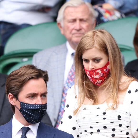 La princesse Béatrice d'York et son mari Edoardo Mapelli Mozzi assistent au tournoi de tennis de Wimbledon, le 8 juillet 2021. 