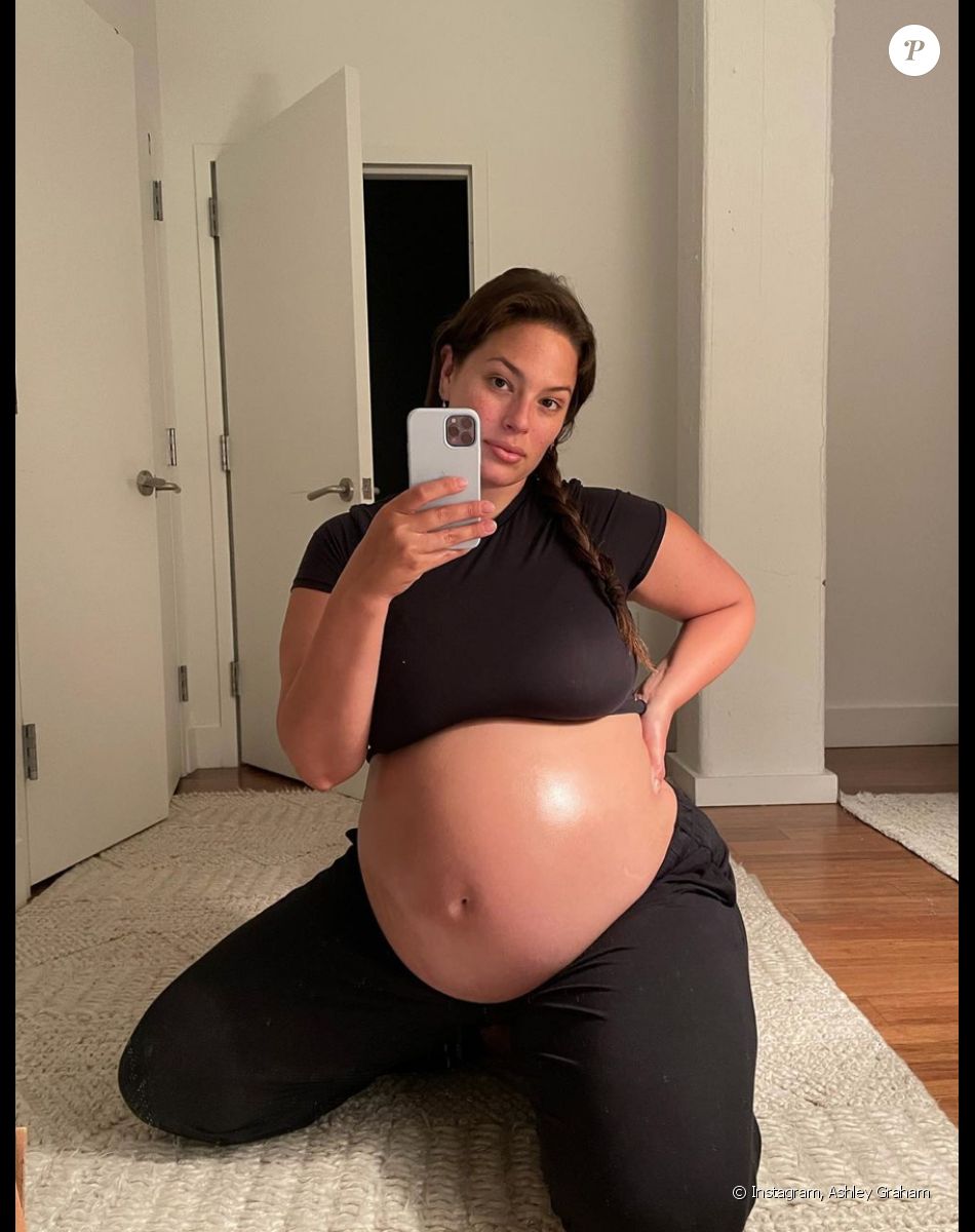 Ashley Graham, enceinte. Août 2021.