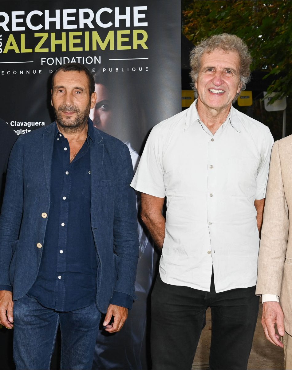 Exclusif - Lionel Abelanski, Zinedine Soualem, Gérard Leclerc et Bernard Menez au tournoi de pétanque "Ne perdez pas la boule", en faveur de la recherche sur la maladie d'Alzheimer au Boulodrome de la Boule du lac Saint James à Paris dans le cadre de la Journée mondiale de la maladie d'Alzheimer le 16 septembre 2021. © Coadic Guirec/Bestimage