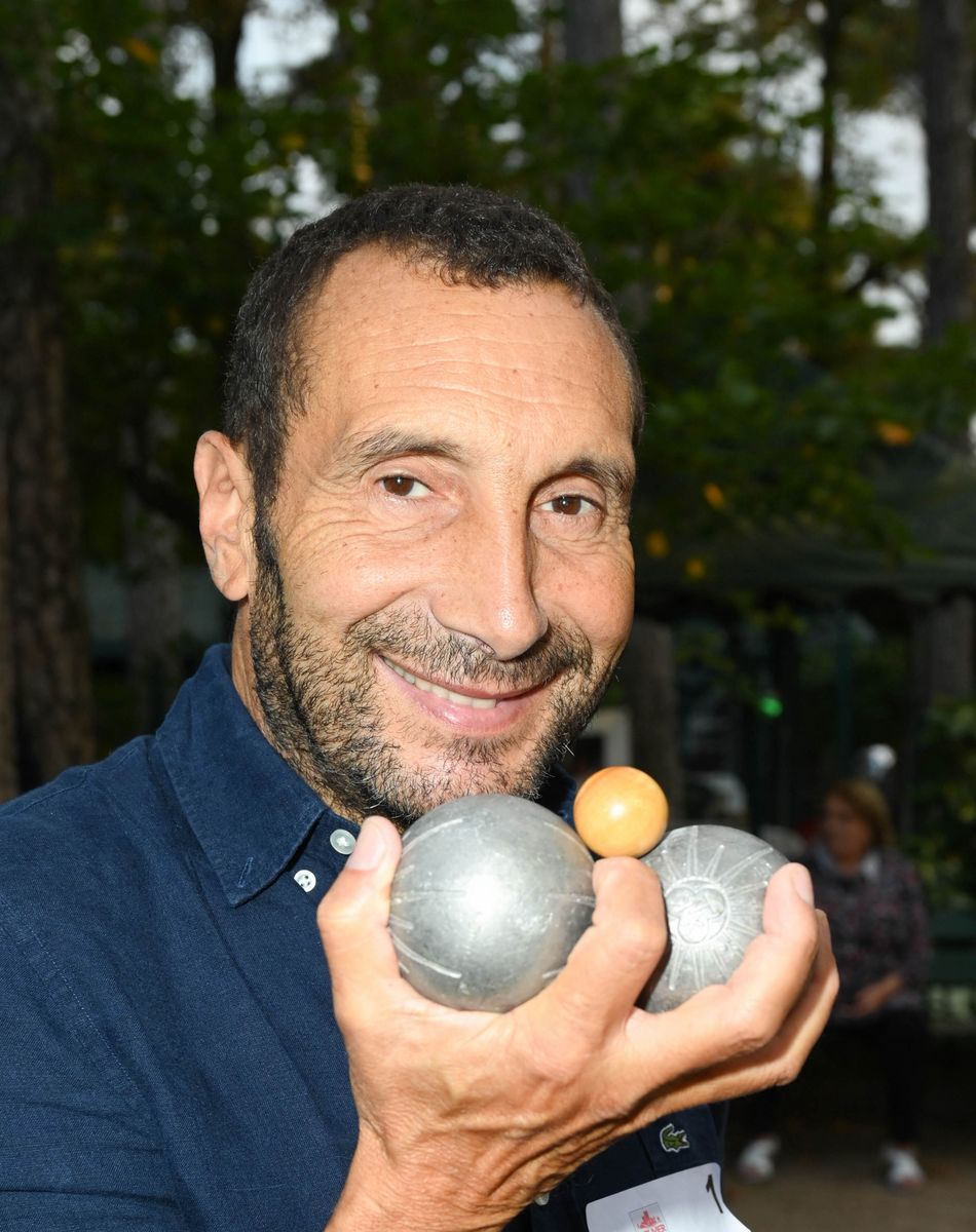 Exclusif - Zinedine Soualem - 5ème édition du Trophée "Ne perdez pas la boule", en faveur de la recherche sur la maladie d'Alzheimer au Boulodrome de la Boule du lac Saint James à Paris dans le cadre de la Journée mondiale de la maladie d'Alzheimer le 16 septembre 2021. © Coadic Guirec/Bestimage