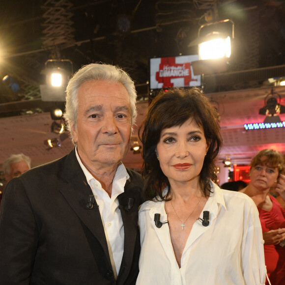 Pierre Arditi et sa femme Evelyne Bouix - Enregistrement de l'émission "Vivement Dimanche" à Paris le 2 Septembre 2015 et qui sera diffusée le 6 Septembre 2015. - Invités principaux, Pierre Arditi et Evelyne Bouix