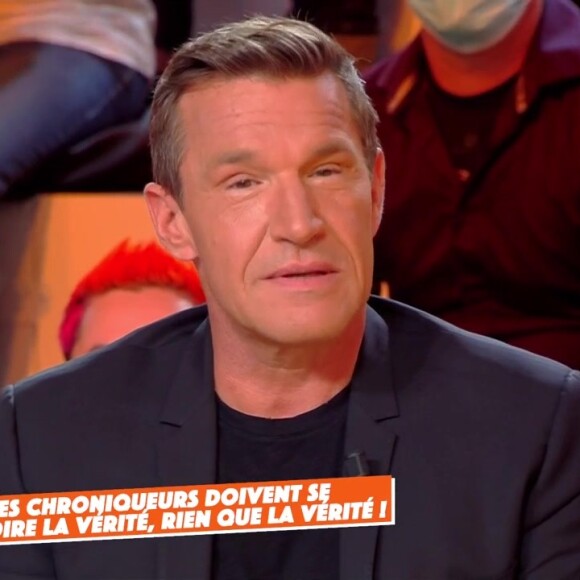 Cyril Hanouna questionne Benjamin Castaldi sur son opération des yeux.