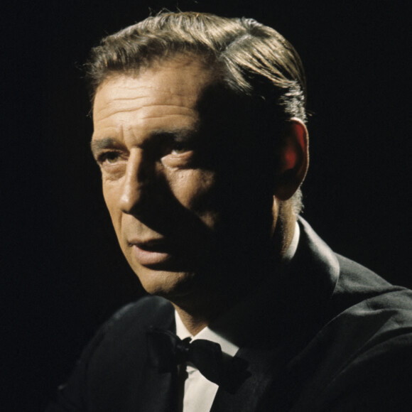 Archives - Yves Montand sur le plateau de l'émission "Show Yves Montand". Paris. Le 19 octobre 1964. © Gérard Letellier via Bestimage