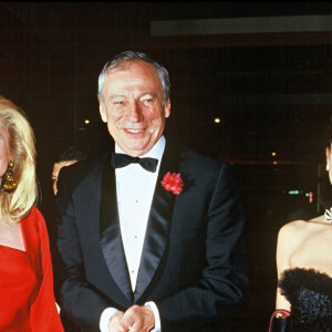 Archives - Yves Montand, son épouse Carole Amiel et Catherine Deneuve au Festival de Cannes. 1987.