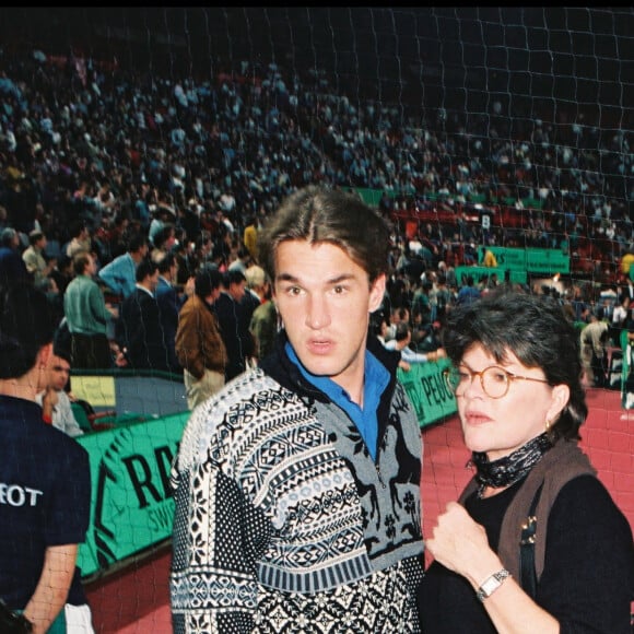Archives - Benjamin Castaldi et sa mère Catherine Allégret à l'Open de Paris Bercy en 1995.
