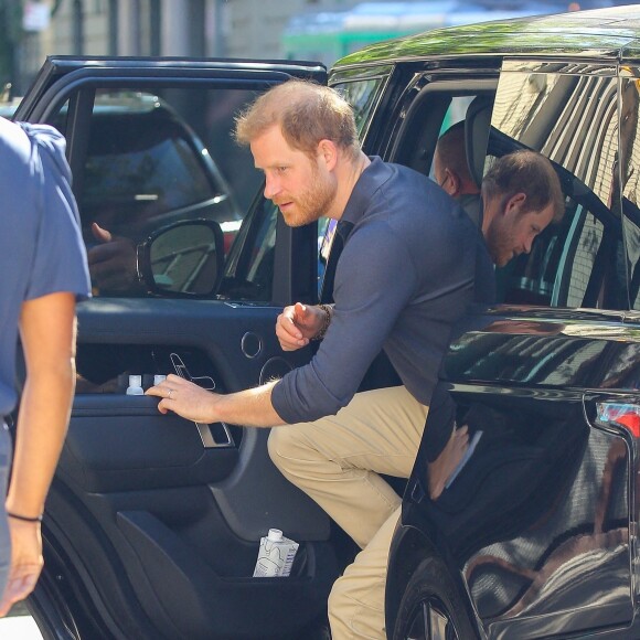 Le prince Harry, duc de Sussex arrive dans une école primaire de Harlem à New York City, New York, Etats-Unis, le 24 septembre 2021.