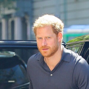 Le prince Harry, duc de Sussex arrive dans une école primaire de Harlem à New York City, New York, Etats-Unis, le 24 septembre 2021.