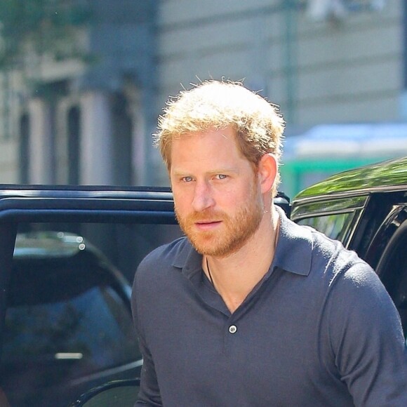 Le prince Harry arrive dans une école primaire de Harlem à New York City, le 24 septembre 2021.