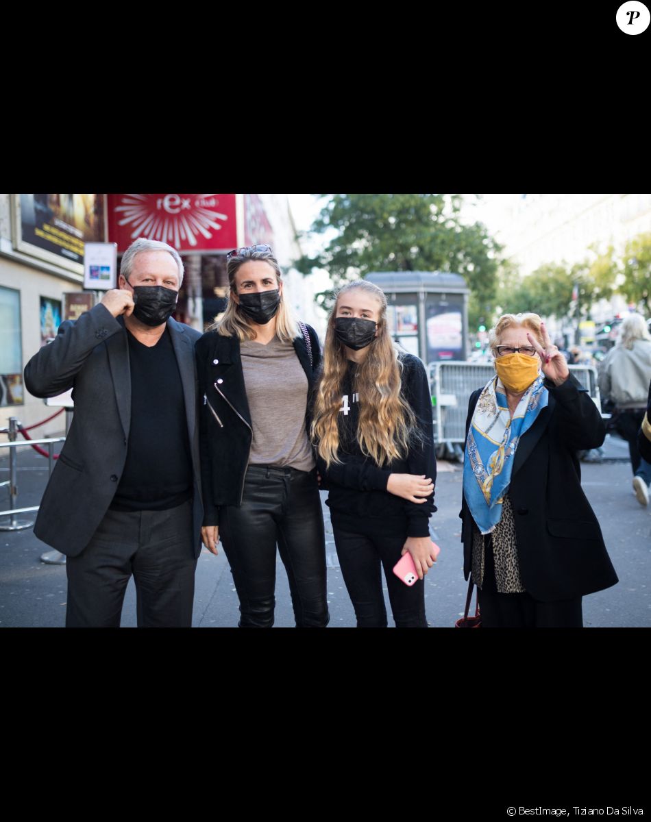 Exclusif - André Boudou, sa femme Adine, leur fille Alcéa et Elyette Boudou (Mamie Rock) - Arrivée à la journée Spécial Johnny au Grand Rex "Son rève américain", pour la projection des documentaires "Johnny USA" et "A nos promesses". Le 21 octobre 2020 © Tiziano Da Silva / Bestimage