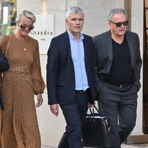 Laeticia Hallyday et son père André Boudou à Paris, en 2019. 