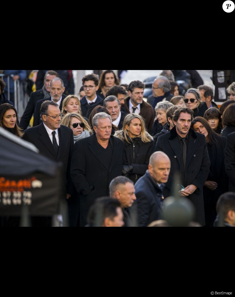 Jean Reno et sa femme Zofia, Hélène Darroze, Jean-Claude Camus, André Boudou, Sébastien Farran - Arrivées des personnalités en l'église de La Madeleine pour les obsèques de Johnny Hallyday à Paris. Le 9 décembre 2017