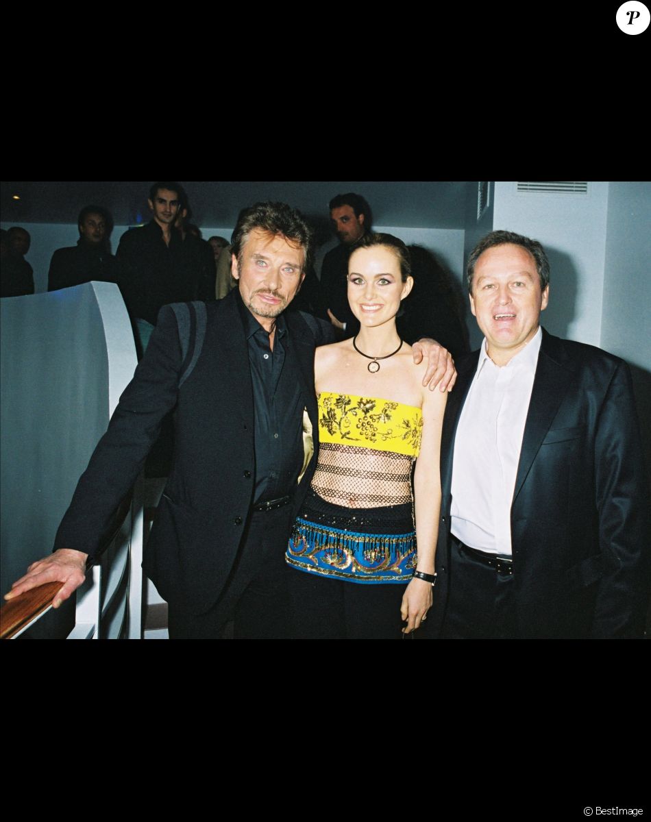 Johnny Hallyday, son épouse Laeticia et le père de celle-ci, André Boudou, à l'Amnesia en 2003.